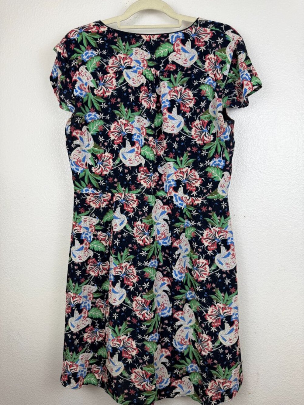 J. Crew Short Sleeve Button Front Dress in Island Floral Size 6 Bohemian - Picture 3 of 7